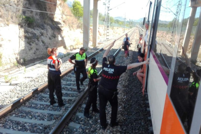 Trenes Dignos cree que se han mantenido «secuestrados» los pasajeros para evitar la imagen de la evacuación