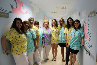 Los pediatras de Tortosa ponen color a sus batas