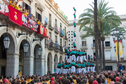 Pilar de 8 amb folre i manilles dels Castellers de Vilafranca a la diada de Vilanova.