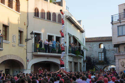 Pilar de 6 de la Colla Vella de Valls a la diada de festa major de Vilallonga del Camp.