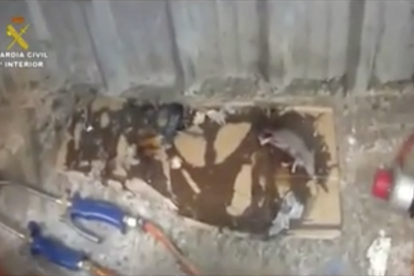 Imatge desla niomals morts en un dels espais del magatzem.
