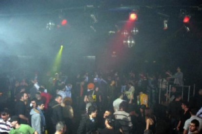 Una nit de festa a la discoteca P16 l'any 2009.