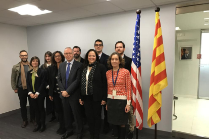 Miembros de la Cámara de Comercio y la Delegación del Gobierno con comerciantes norteamericanos.