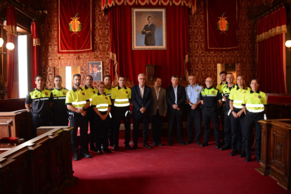 Fotografía de familia de la toma de posesión de los nuevos agentes de la Guardia Urbana de Tarragona.