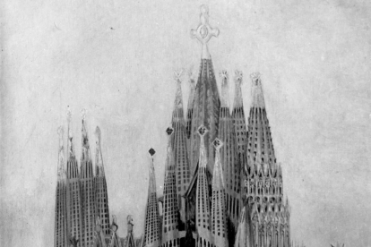 Proyecto inédito de la Sagrada Familia con una torre a la derecha de la fachada del Nacimiento que Gaudí habría descartado.