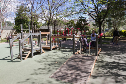 Una imatge d'un dels espais per a infants  ubicats a la ciutat, al parc Sant Jordi.
