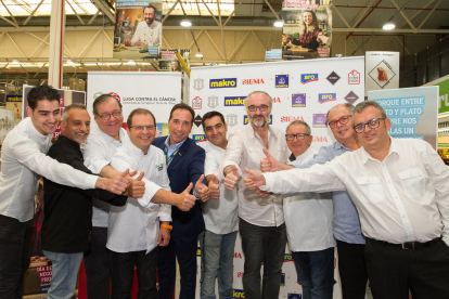 Los restauradores galardonados se unen a otros cocineros y al pastelero Gilbert García, de la Boella, y al responsable de Makro.