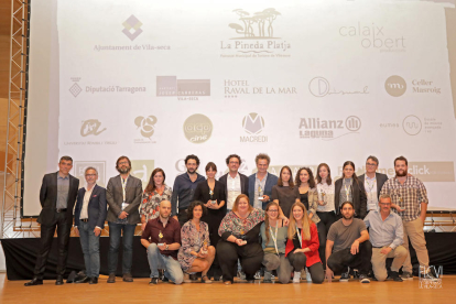Fotografía de grupo del jurado y los premiados en el FICVI 2017.