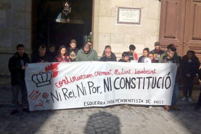 Imatge de la pancarta que l'Esquerra Independentista de Valls ha desplegat en l'acte.