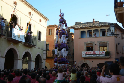 5de7 dels Castellers d'Altafulla a la Diada de les Cultures celebrada a la plaça del Pou.