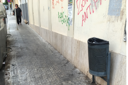 Avui Democràcia denuncia la manca de neteja als carrers de Torredembarra