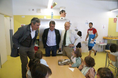 Visita institucional del Consell Comarcal al menjador de l'escola Tarragona