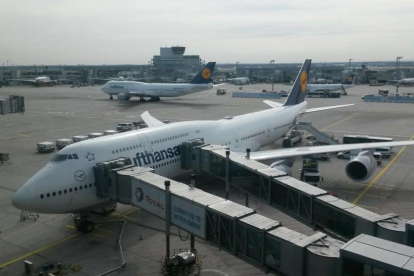L'aeronau va fer escala a Frankfurt abans de deixar el pacient a Reus.