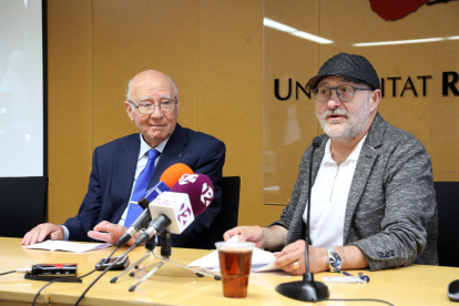 Josep Ferrer i José Carlos Suárez, a la roda de premsa on es va anunciar la cessió del fons.