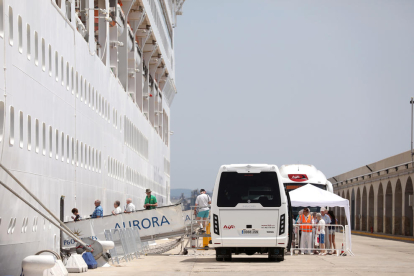 Imatge de l'arribada del creuer Aurora, que va atracar a Tarragona el 16 de juny.