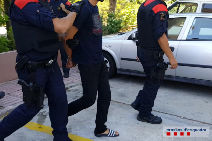 Detingut un distribuïdor de cocaïna i metamfetamines a les zones d'oci de Salou