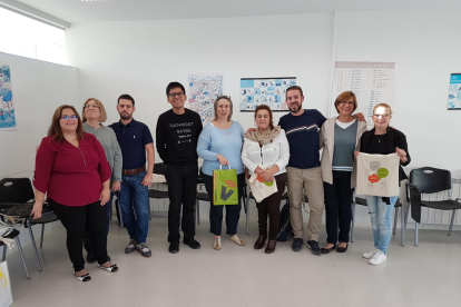 Un grupo de voluntarios y aprendices del Servicio Local de Catalán de Salou.