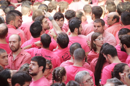 Camises de la Vella de Valls en el Concurs de Castells de Tarragona el 2 d'octubre de 2016 (horitzontal).
