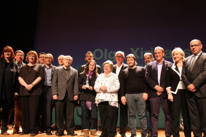Foto de familia al acabar la entrega del la 26ª edición de los Premios Literarios Ciudad de Tarragona.