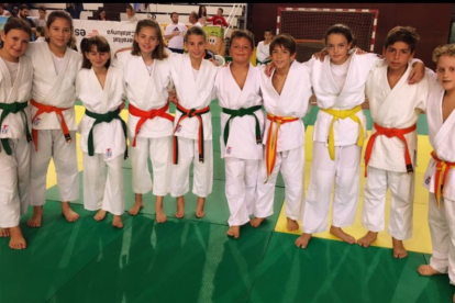 Imatge dels alumnes de judo del Reus Ploms que van participar a la competició.