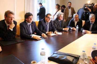 Reunió amb els caps de la regió d'emergències i els representants del Govern de la Generalitat i del territori, amb el president Carles Puigdemont i el conseller d'Interior, Jordi Jané, a l'Hotel Corona de Tortosa.