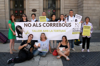 Encenten una campanya per recollir signatures per abolir els correbous