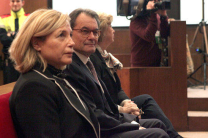 Artur Mas, Joana Ortega i Irene Rigau, al banc dels acusats el 6 de febrer del 2017, primer dia del judici pel procés participatiu del 9 de novembre del 2014.