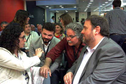 Rovira, Tardà y Junqueras en una imagen de archivo, junto con Gabriel Rufián.