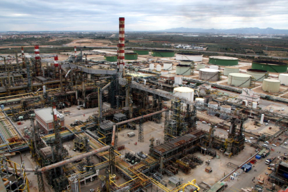 Imatge aèria del Complex Industrial de Repsol a Tarragona.