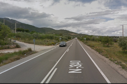 Accident entre un turisme i un camió a Alcanar