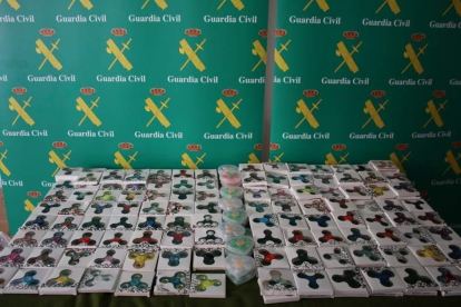 Imagen de parte de los spinners confiscados por la Guardia Civil en Mallorca.