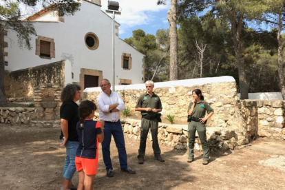 Els Agents Rurals van visitar l'Ermita per observar l'evolució de les òlibes a l'indret.