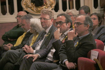Josep Rull, Jordi Turull, al costat de l'alcalde de Tortosa, Ferran Bel, tots tres candidats de JxCat, al teatre Bartrina de Reus.