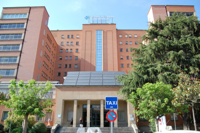 Imatge de la façana de l'Hospital Josep Trueta de Girona.