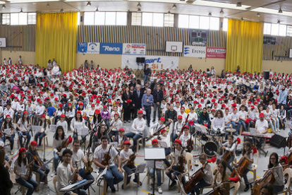 Mil cinc-centes veus canten a Sant Jordi a Vila-seca