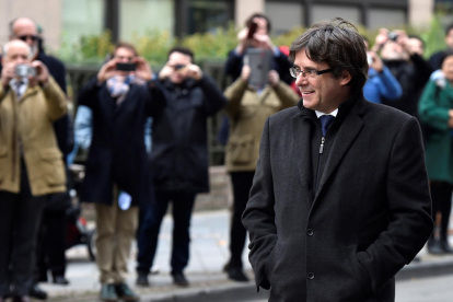 Carles Puigdemont arribant a la roda de premsa a Brussel·les, aquest 31 d'octubre.