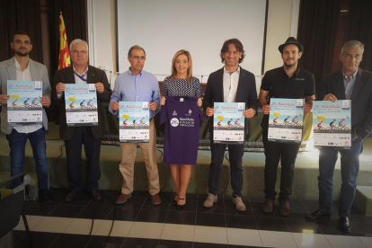 Foto de grup de la presentació de la 26a Bicicletada Popular de Tarragona.