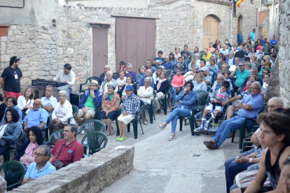 Imagen del público en la plaza de Sant Joan de Belltall.