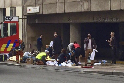 S'eleven a 34 els morts als atemptats a l'aeroport i metro de Brussel·les
