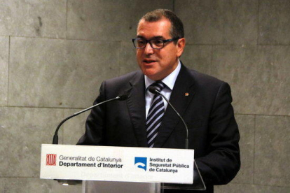 Pla mig del conseller d'Interior, Jordi Jané.