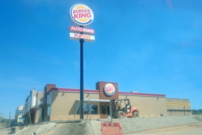 El segundo local del Burger King del Vendrell está ultimando los últimos detalles.