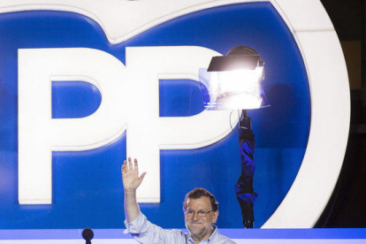 El líder del PP, Mariano Rajoy, aquest diumenge al balcó de la seu del carrer Génova de Madrid