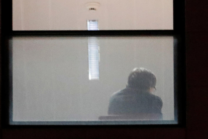 El presidente Carles Puigdemont en el interior de la fiscalía belga en Bruselas.