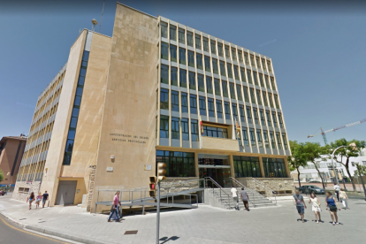 Un total de 505 places seran per a la Dirección General de Tráfico (DGT). A la imatge, la seu de la DGT a Tarragona.