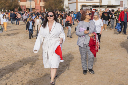 Torredembarra se zambulle en el Primer baño de 2023