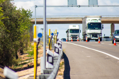 Així són els làsers de l'AP2 que dibuixaran el límit dels carrils de l'autopista quan hi hagi boira