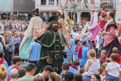 A la tarda van tenir lloc la representació del Ball de Dames i Vells, l'exhibició del Seguici Festiu, el Solemne Ofici de Completes i la segona tronada de les festes.