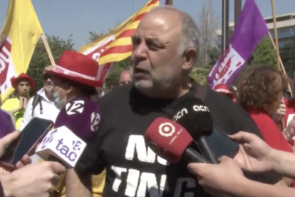 El secretario de UGT en Tarragona, Joan Llort hablando con los medios durante la manifestación.