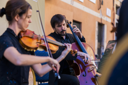 Imatge del concert d'homenatge als difunts, a càrrec del Quartet Gerhard, a la plaça de les Cols de Tarragona.