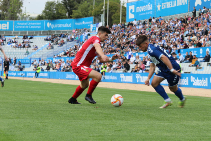 Álex Quintanilla tuvo contra el Sabadell uno de los partidos más ocupados de toda la temporada.